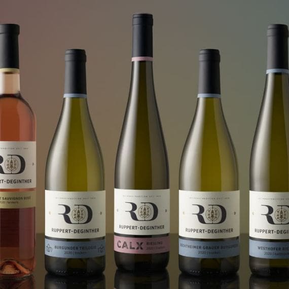 Corporate Identity Design für Ruppert-Deginther | Ein ausgezeichnetes Weingut in Rheinhessen | Eine Auswahl des Produkt-Sortiments aus Gutsweinen, Ortsweinen und Lagenweinen