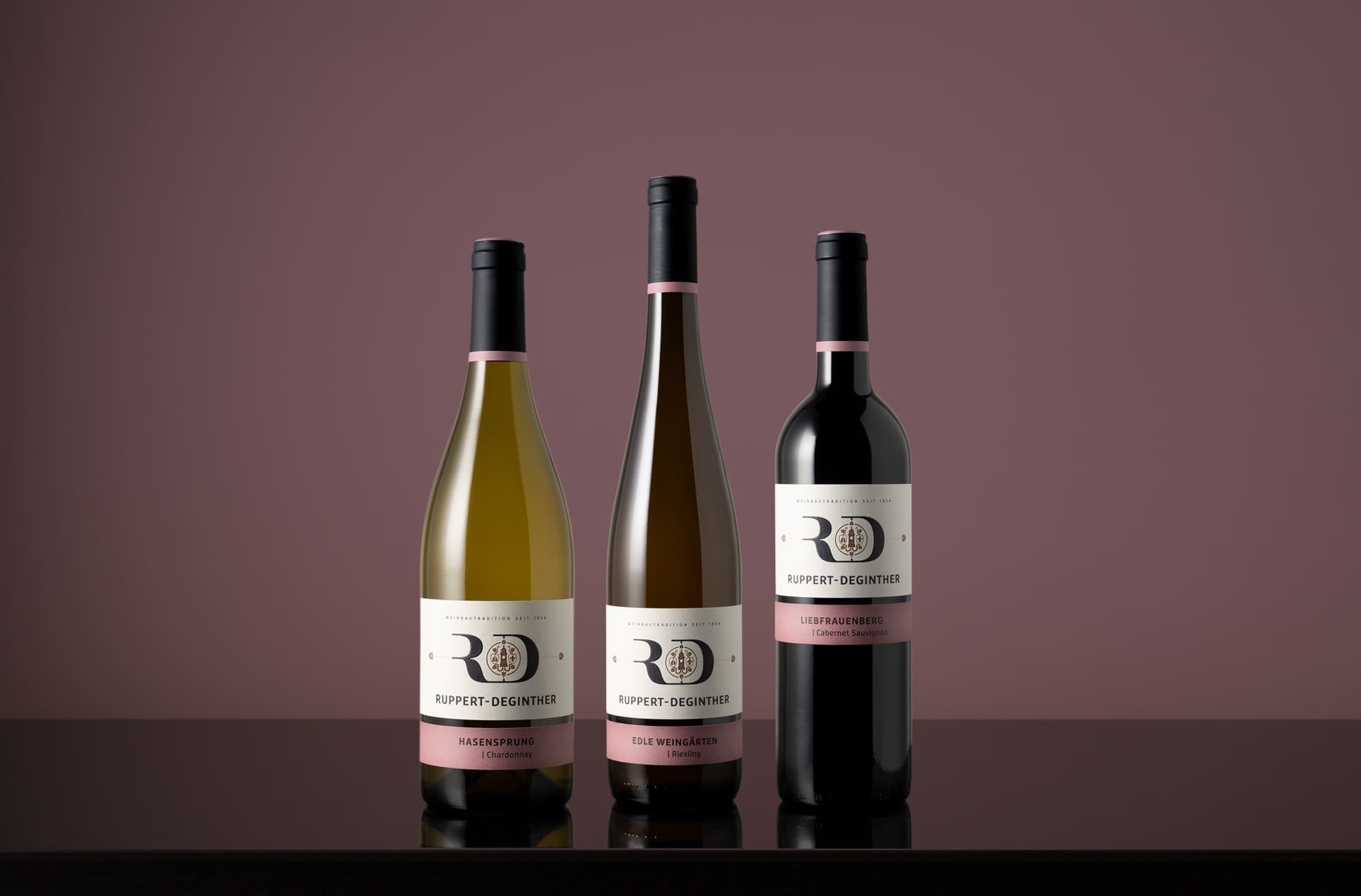 Corporate Identity Design für Ruppert-Deginther | Ein ausgezeichnetes Weingut in Rheinhessen | Produkt-Fotoshooting der Lagenweine